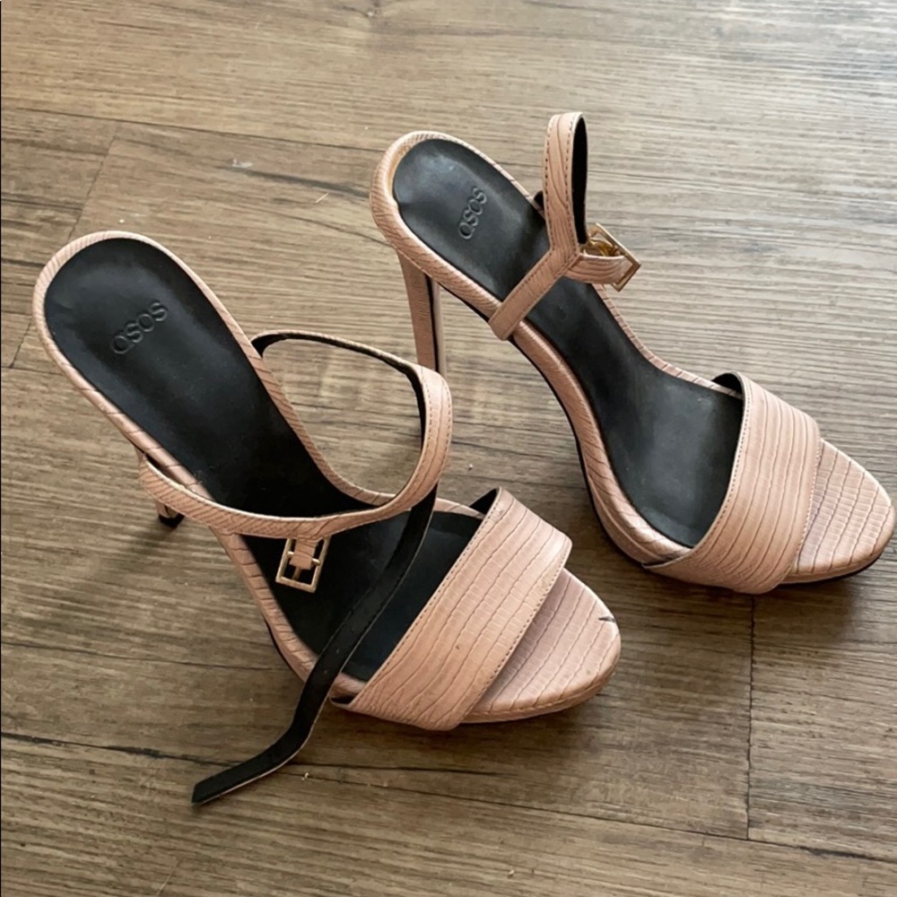 Heels - Picture 2 of 3